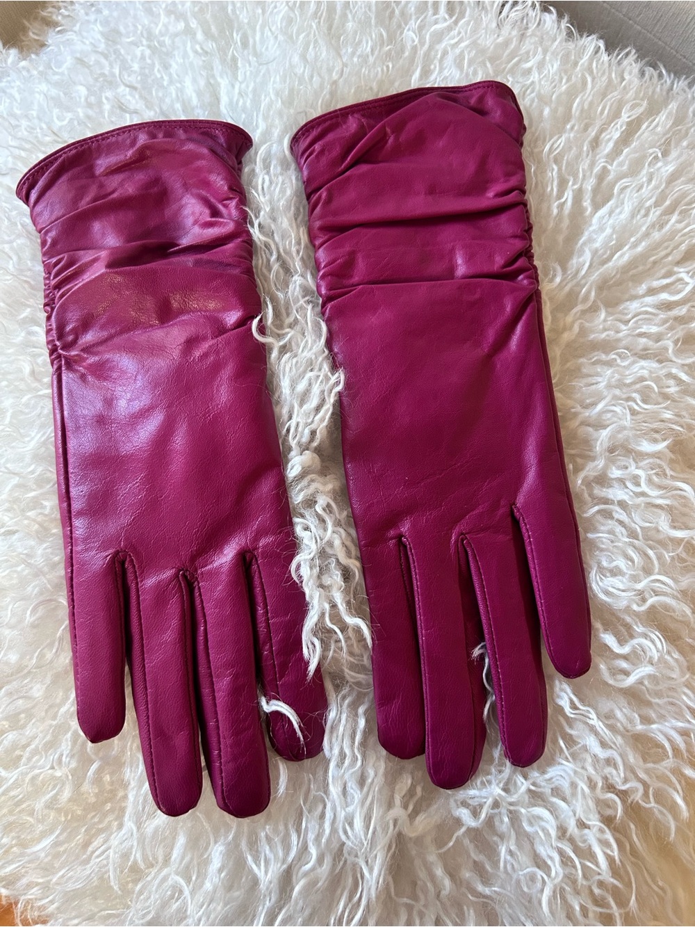Express Ruched Leather Gloves in Pink Size S/M